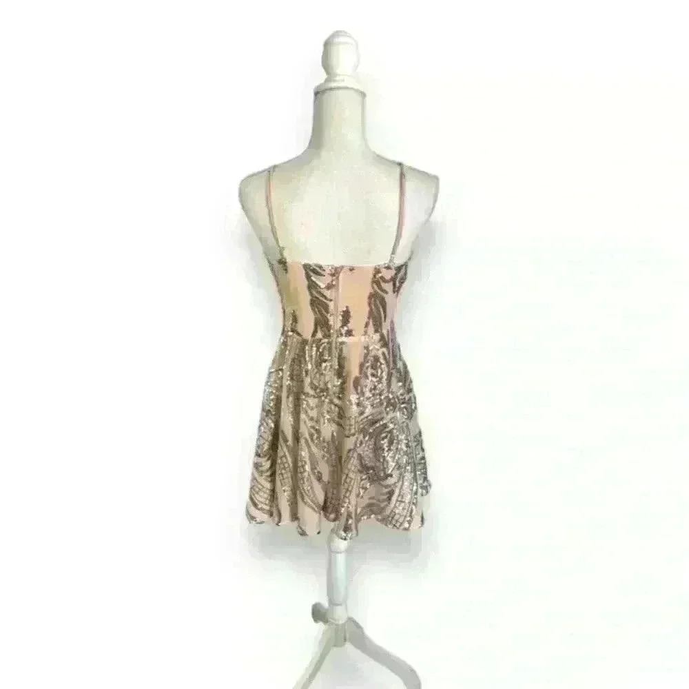 Windsor Deep V Blush Dress With Silver Sequins Size M NWT​​ - Picture 3 of 5